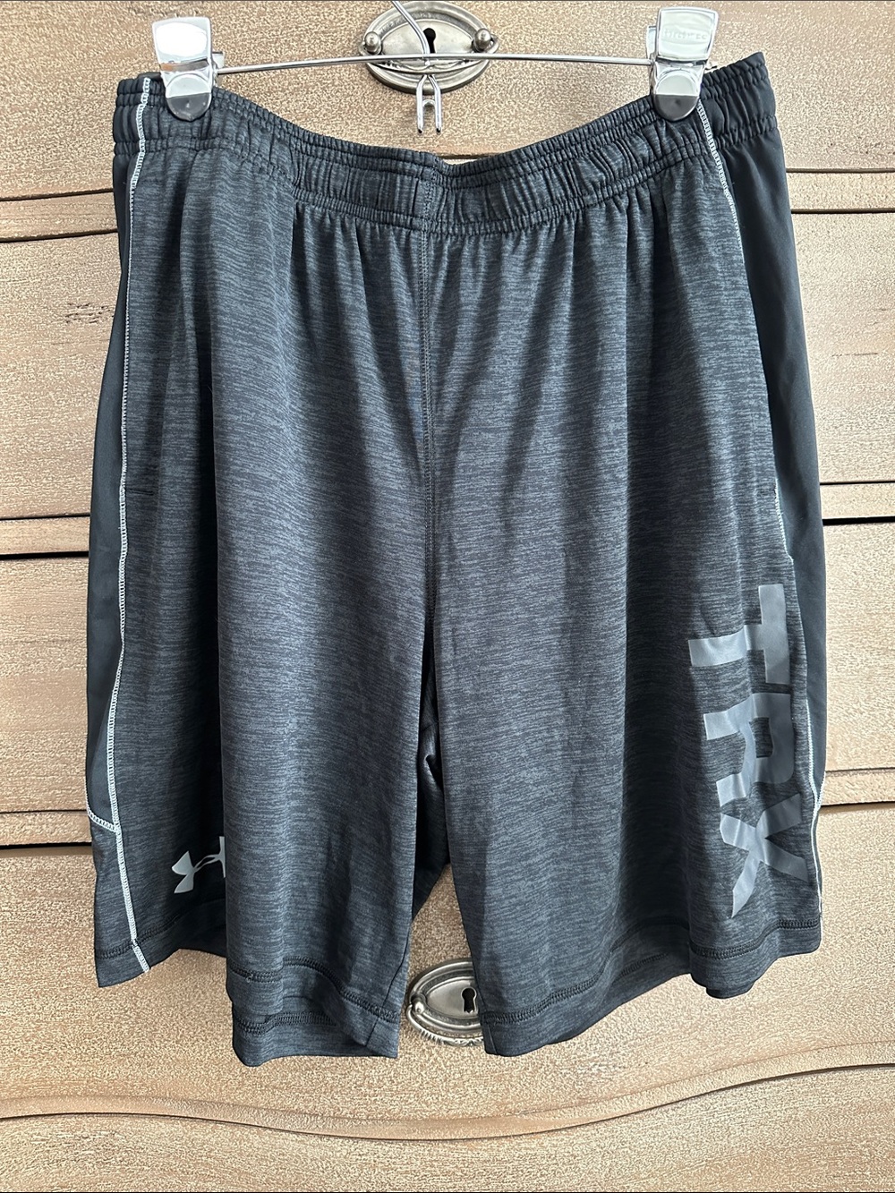 Under Armour TRX Men’s Charcoal Gray Athletic Shorts with Logo Large L
